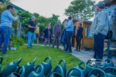 Zöldülő Palotaváros - locsolókannákat és palántákat kaptak a városrész lakói