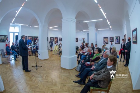 Az élő Jeruzsálem - megnyílt Benda Iván fotóművész tárlata a Szent Korona Galériában