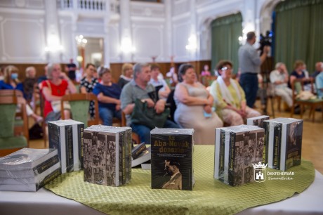 A „barbár zseniről” – bemutatták Az Aba-Novák dosszié című kötetet