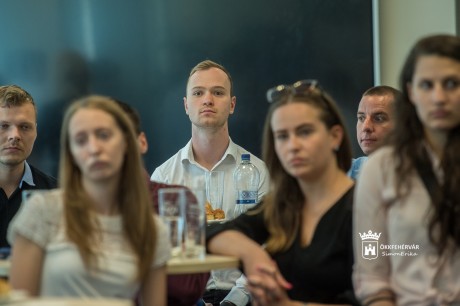 Végzős sportközgazdászokat köszöntöttek a BCE Székesfehérvári Campusán