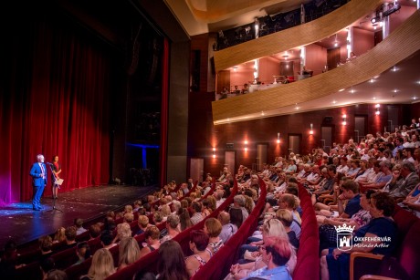 A Fame premier előtti bemutatójával köszöntötték az egészségügyi és szociális dolgozókat