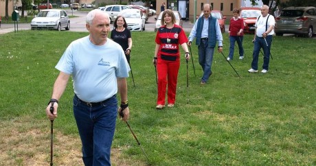 Nordic walking foglalkozások a Palotavárosi tavaknál Vauver Antal emlékére