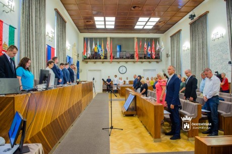 A Várfal park felújításáról és támogatásokról is döntött az önkormányzat pénteki közgyűlése