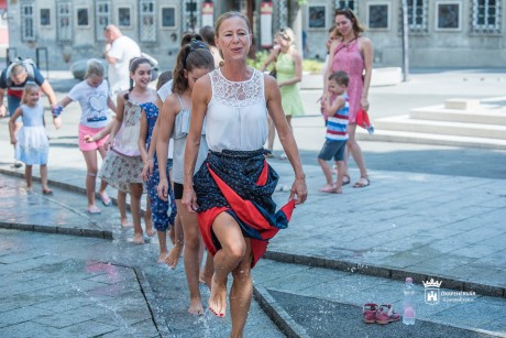 Néptánc és népzene minden mennyiségben - még két napig zajlik a folkfesztivál