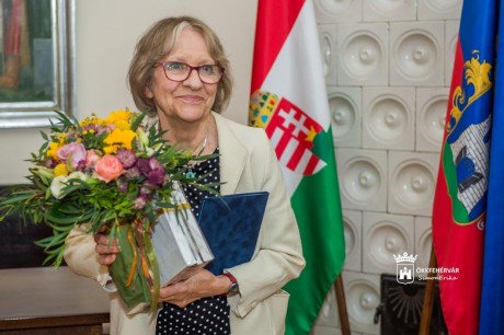 Keze nyomát őrzi a város - Ecsedi Máriát köszöntötték 80. születésnapján