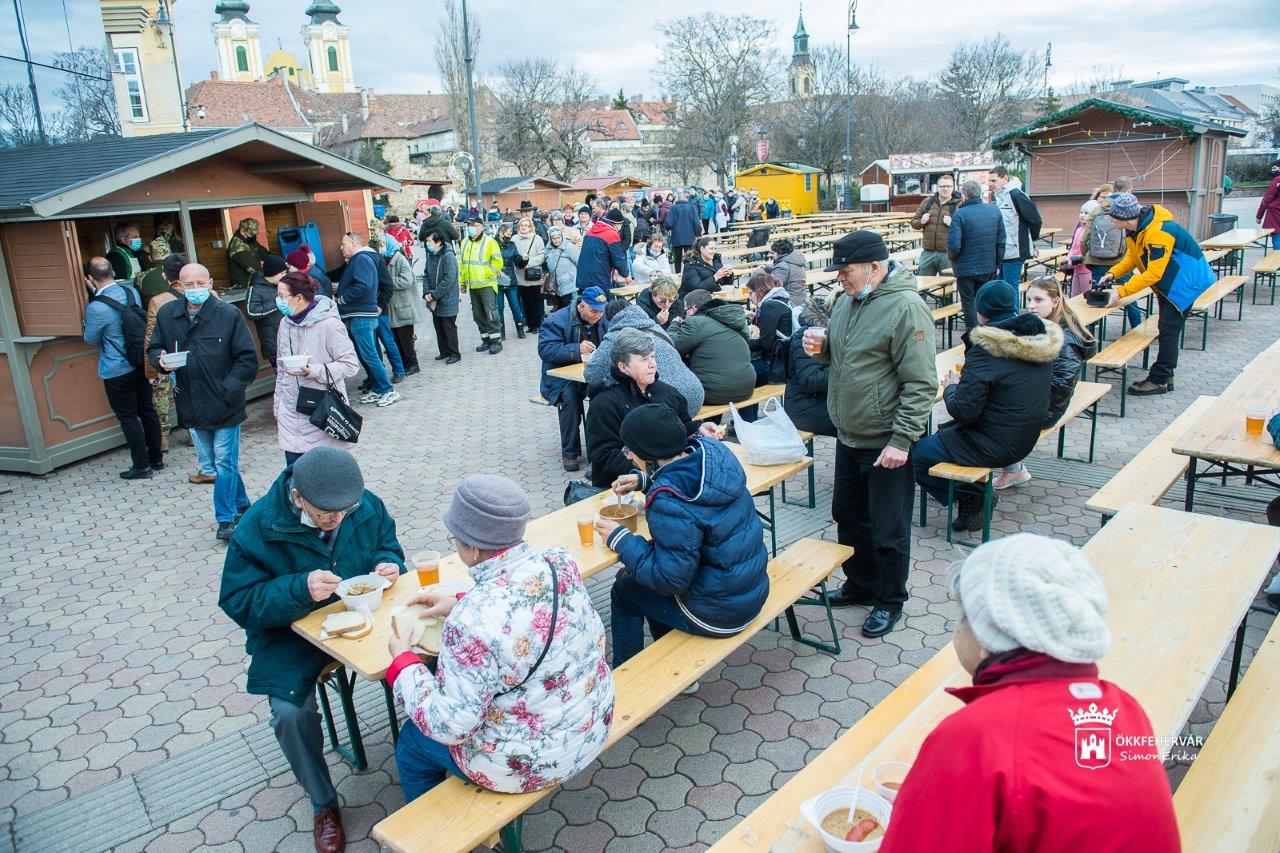 Ezer adag lencsével kívántunk egymásnak Boldog új esztendőt!