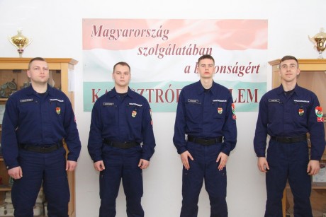 Megkezdték a hivatásos szolgálatot - újonc tűzoltók érkeztek Székesfehérvárra is