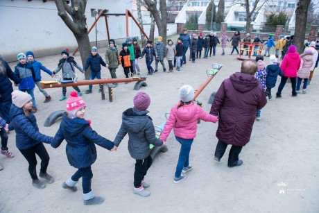 Új játékokkal bővült a Kossuth Lajos Általános Iskola udvari játszótere