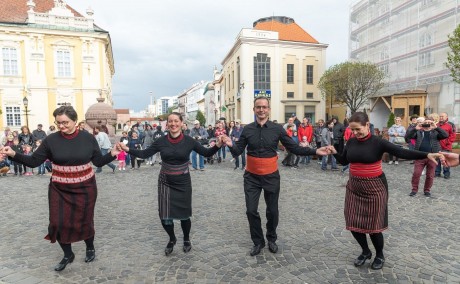 Örömtánccal és felvonulással ünneplik a tánc világnapját