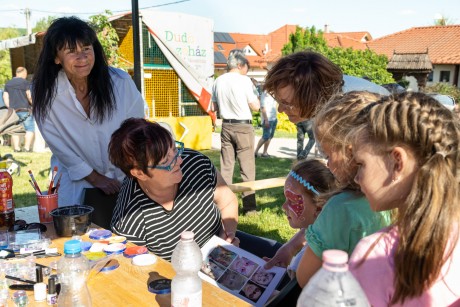 Bogársimogató, ugrálóvár és arcfestés – kicsiket és nagyokat egyaránt vártak Csalán