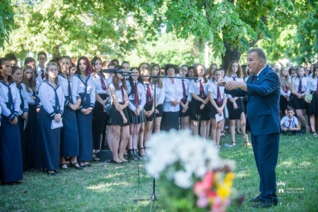 Néked zeng ez a dal - meglepetésműsorral köszöntötték Kneifel Imrét