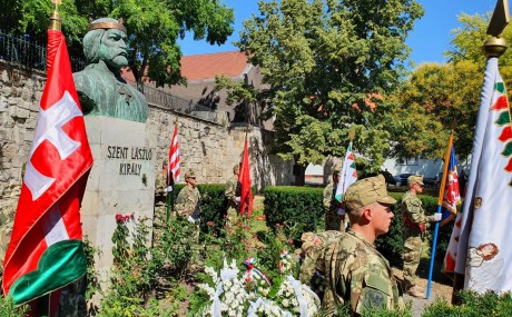 Aki életében mert és akart nagyot alkotni - Szent László királyra emlékeztek