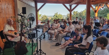 Igazgyöngy és Tolcsvay Béla szép estje a Katonai Emlékparban, a Nemzeti Emlékhelyen