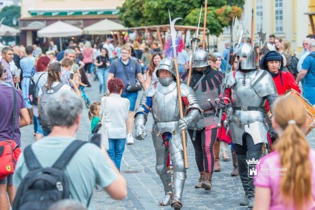 Vasárnapig tart a Koronázási Ünnepi Játékok a Belvárosban – az időjárás függvényében változhat a program