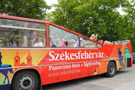 Fáklyás séta, kisvonatos kirándulás és panorámabuszos program is lesz a hétvégén