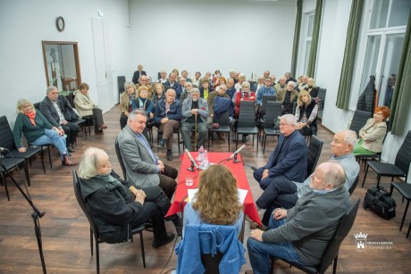 Helyzetjelentés külhonból - megkezdődtek a Határon túli magyar irodalom napjai