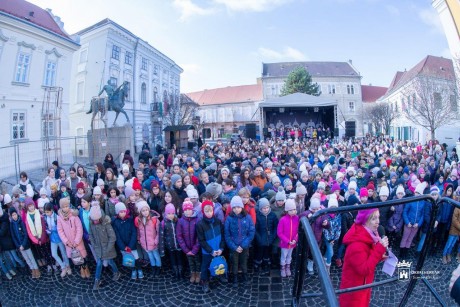 Énekszóval készül a Kisangyalok kara advent első vasárnapjára