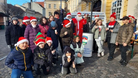 Székesfehérváron a belvárosban járt kedden a rendőrség Mikulása is