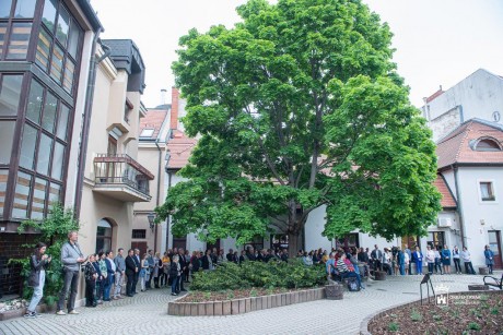 A ballagó fehérvári diákok osztályfőnökeit köszöntötték az Órajátéknál