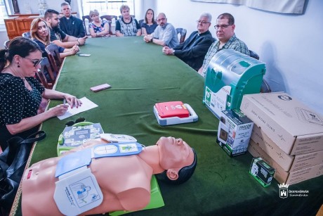 Defibrillátorokat helyez ki az egyházmegye Székesfehérváron és Bodajkon