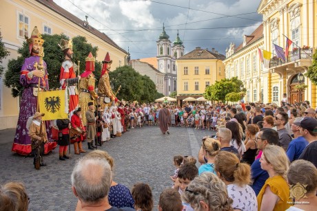 Szent István, Szent László és Könyves Kálmán érkezett szombaton a Belvárosba