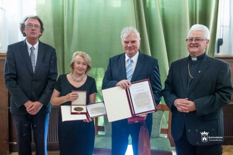 Dr. Gervain Judit és Dr. Simon Gábor főorvosok kapták a Szent István-emlékérmet