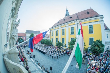 Énekkel és tánccal szólt a honvédbanda a IX. Fricsay-fesztiválon Fehérváron