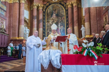 Ünnepi szentmise és kenyéráldás a székesegyházban, Államalapító Szent István napján