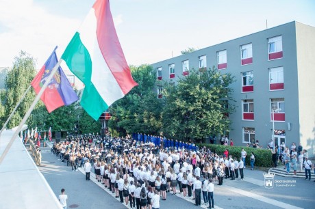 Kezdődik a tanév - Székesfehérváron 1119 első osztályos kisdiák kezdi az iskolát