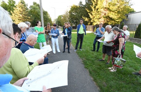 Utcafórum volt hétfőn a szedreskerti parkolóbővítésről