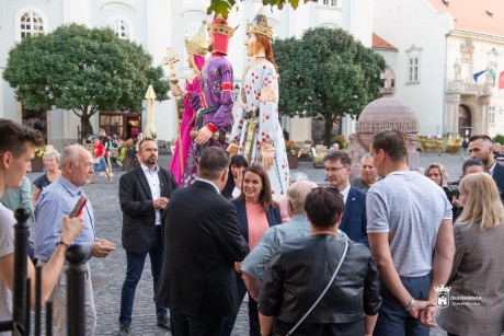 Székesfehérvár Belvárosában zárta Fejér vármegyei látogatását Novák Katalin köztársasági elnök