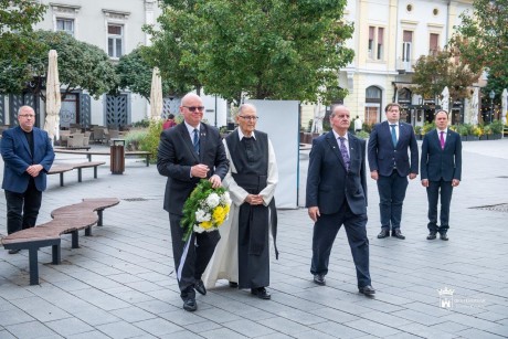 Néma koszorúzásokkal emlékeztek az ’56-os forradalomra Székesfehérváron