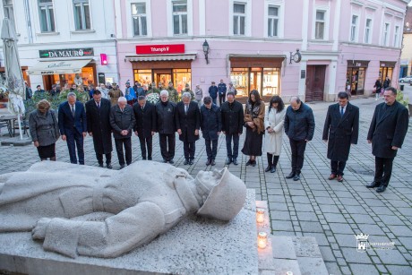 Néma koszorúzással emlékeztek az I. világháborúban elesett hősökre