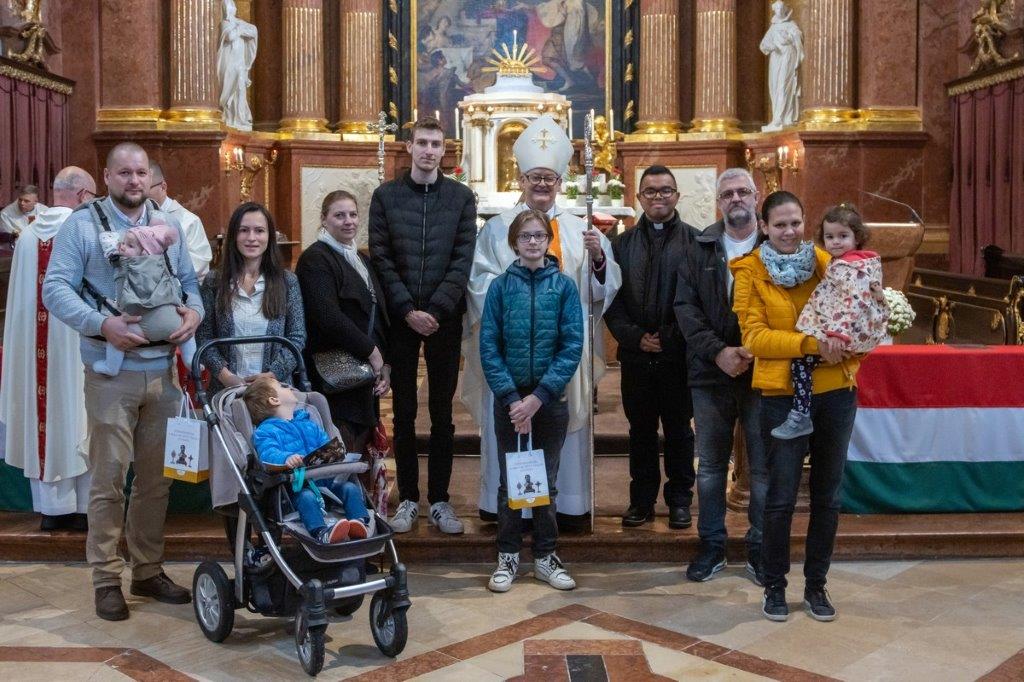 Imádság és hálaadó szentmise a Magyar Szent Család ünnepén