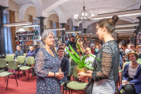 A Vörösmarty Mihály Könyvtár leköszönő és új igazgatóit köszöntötték