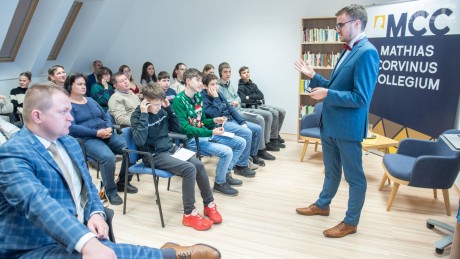 A könyvek jövőjéről volt szó a Mathias Corvinus Collegium előadásán