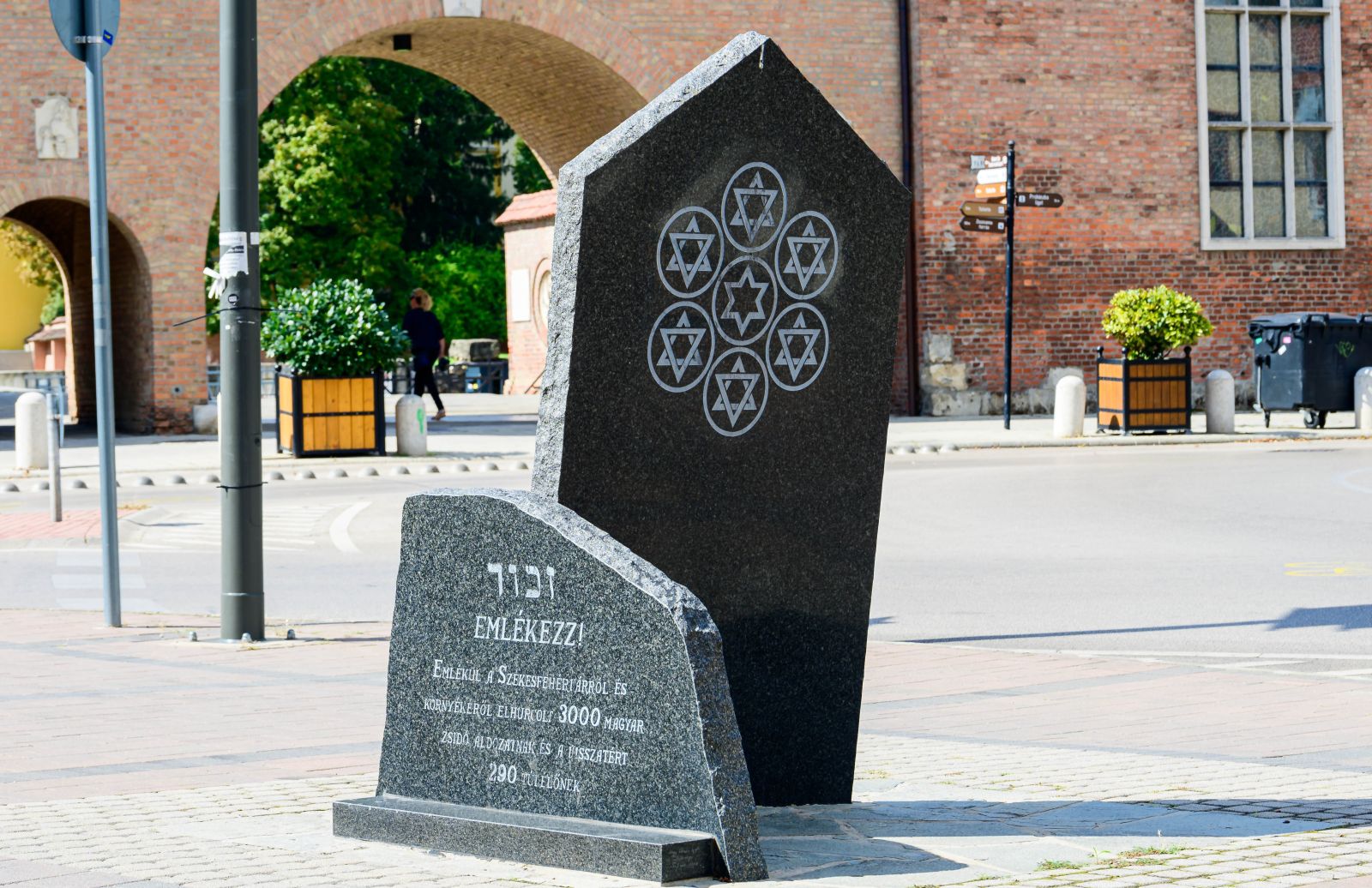 A zsidóság Fehérváron – városismereti séta szombaton Váczi Márkkal