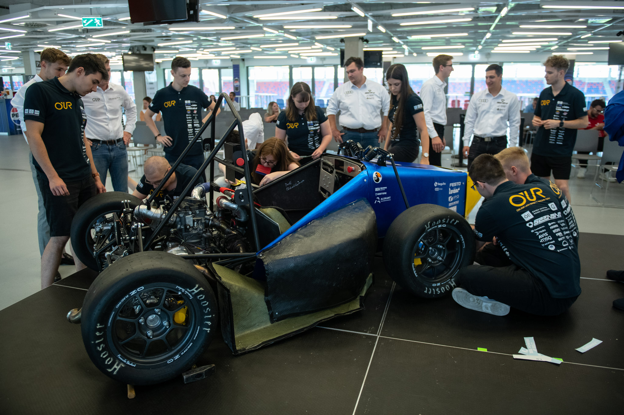 A Sóstón mutatta be második Formula Student versenyautóját az Óbudai Egyetem csapata