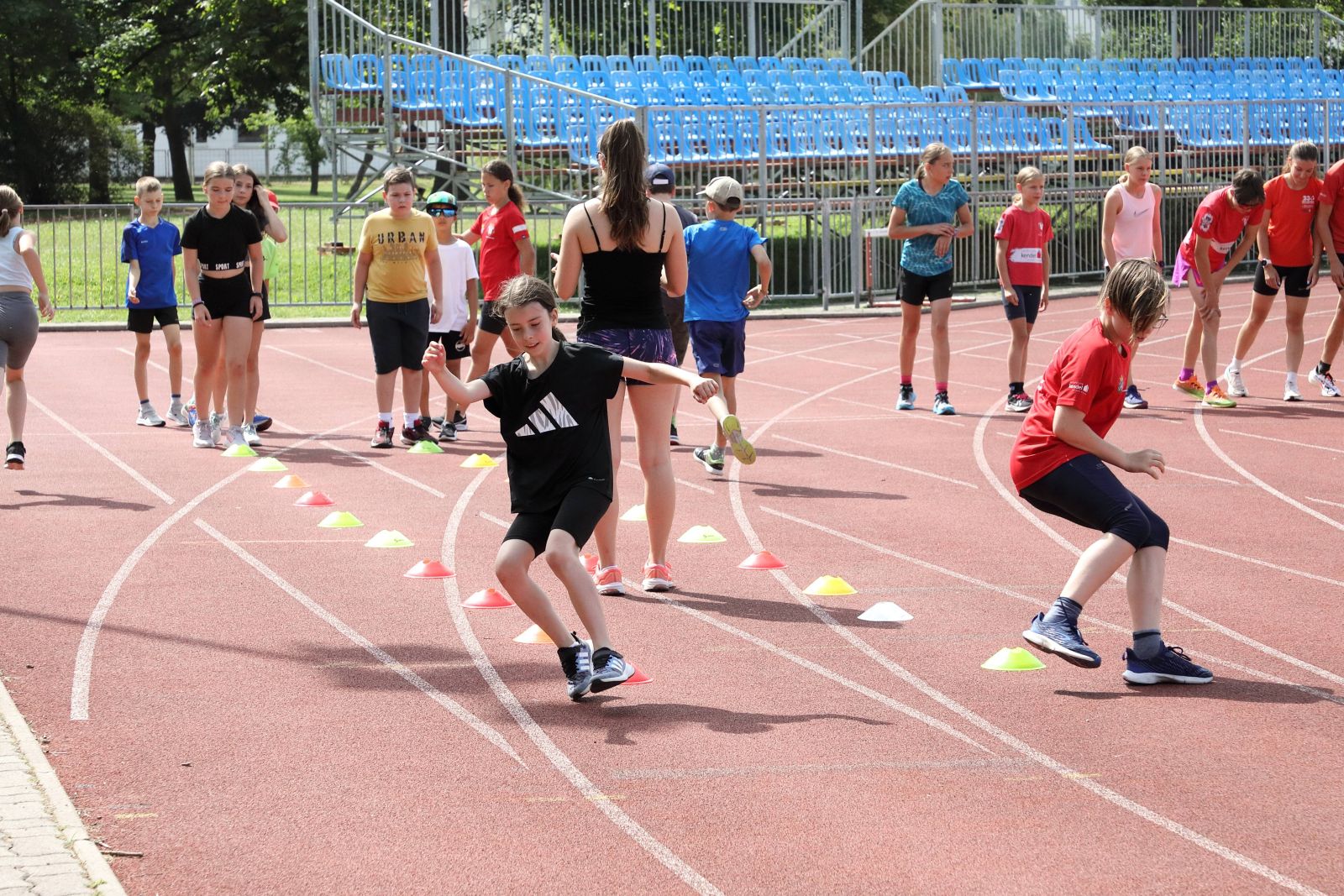 Triatlonos nyári táborba várja a gyerekeket a Honvéd Szondi SE
