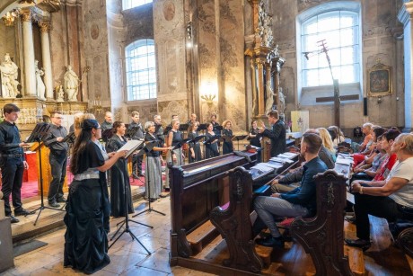 Öt évszázad francia kóruszenéjéből adott ízelítőt az első Harmonia Albensis koncert
