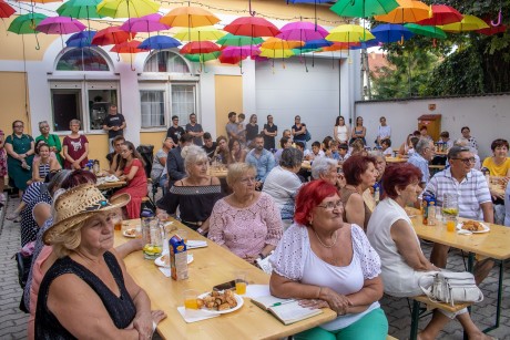 A Királyi Napok 130 önkéntesét köszöntötték a Táncházban