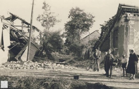 80 éve történt - így gyászolta Fehérvár az első bombázás áldozatait