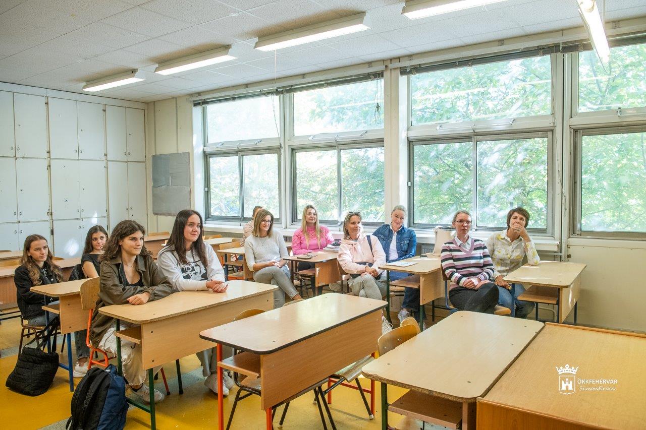 Városi támogatás a Vasvári Gimnázium végzős diákjainak