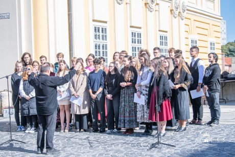 Térzenével ünnepeltek a hermannos diákok a zene világnapján