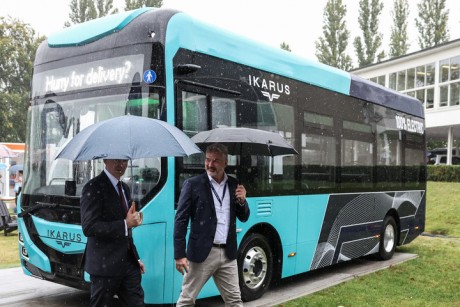 Hamarosan eljöhet az önvezető Ikarus buszok kora