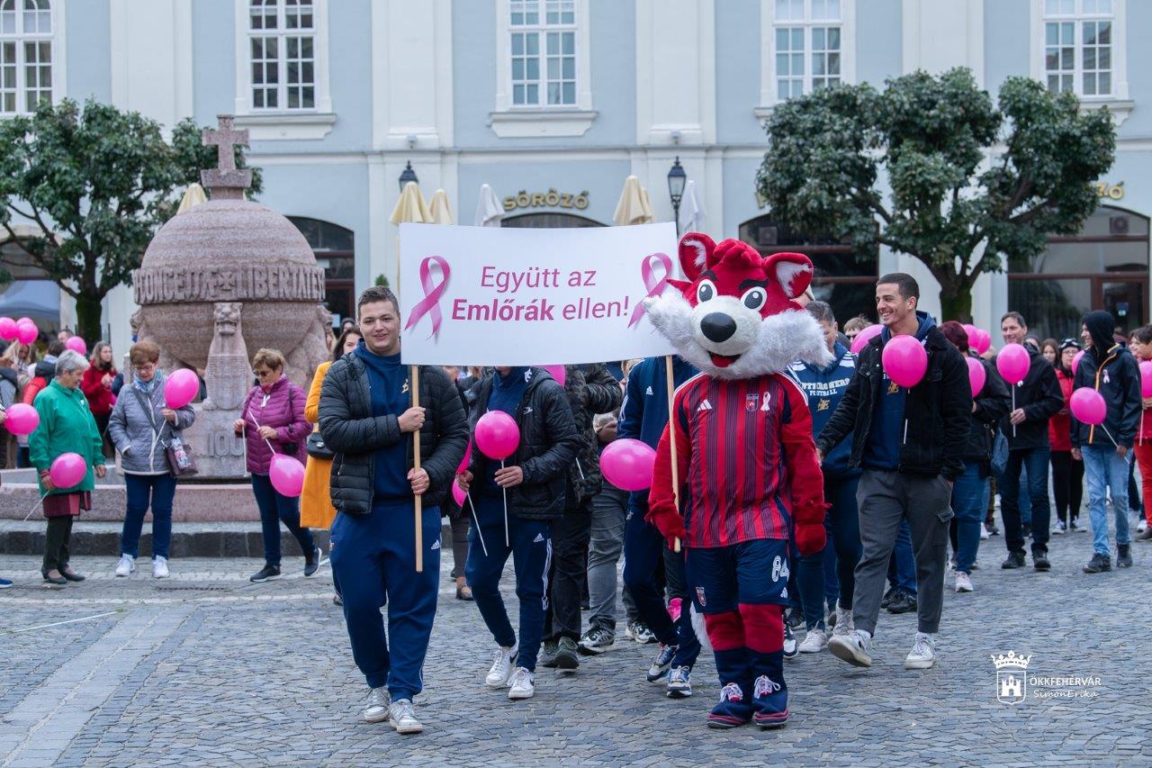 Mellrák elleni séta a Belvárosban - 18. alkalommal hívták fel a figyelmet a megelőzésre