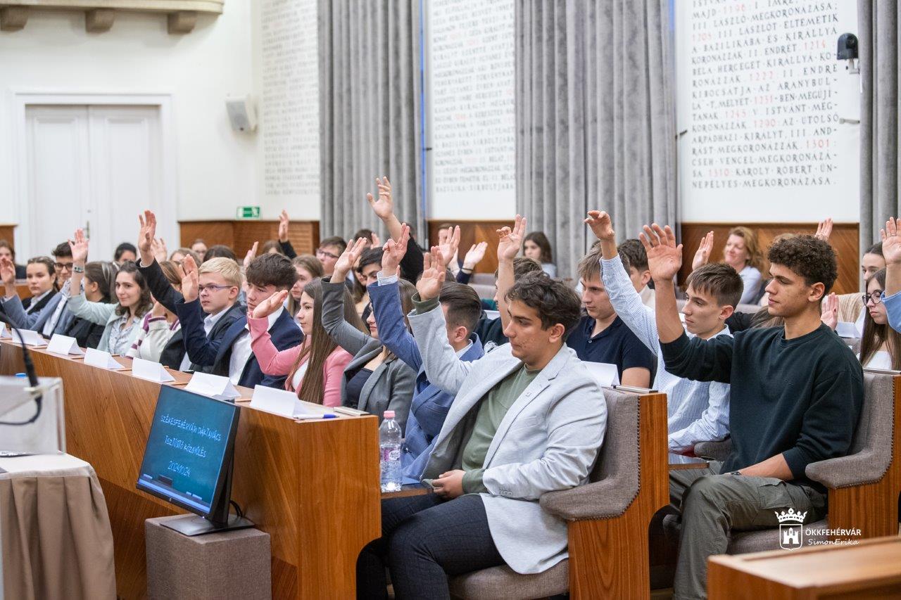 Böhm László vezetheti idén is a Székesfehérvári Diáktanácsot - tisztújítást tartott a város diákságát képviselő szervezet