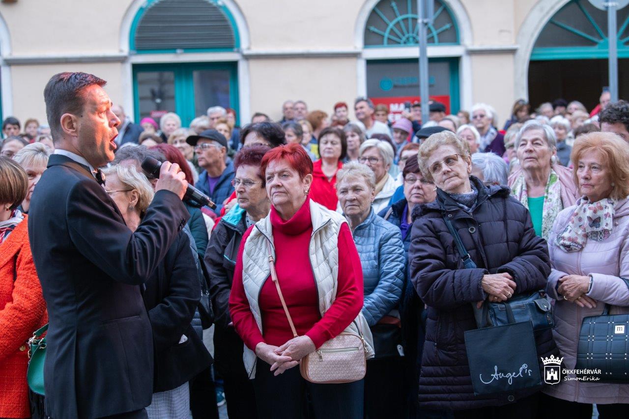 Ajándék koncerttel várták a zenerajongókat a Magyar Operett Napján