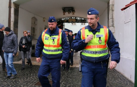 Hasznos tanácsok a rendőrségtől, hogy advent idején se váljunk a tolvajok áldozatává