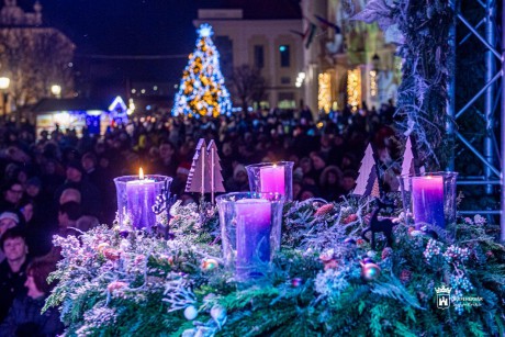 Betlehemből érkezett a szeretet lángja Székesfehérvárra